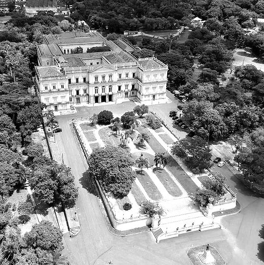 Vista aérea do palácio do Museu Nacional e dos jardins da Quinta da Boa Vista, antes do incêndio de 2018.